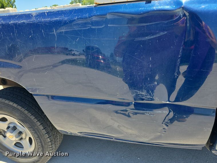 image for item DQ4387 2001 Chevrolet Silverado 1500 pickup truck