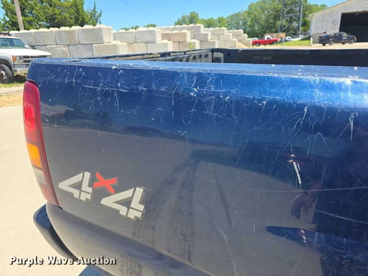 image for item DQ4387 2001 Chevrolet Silverado 1500 pickup truck