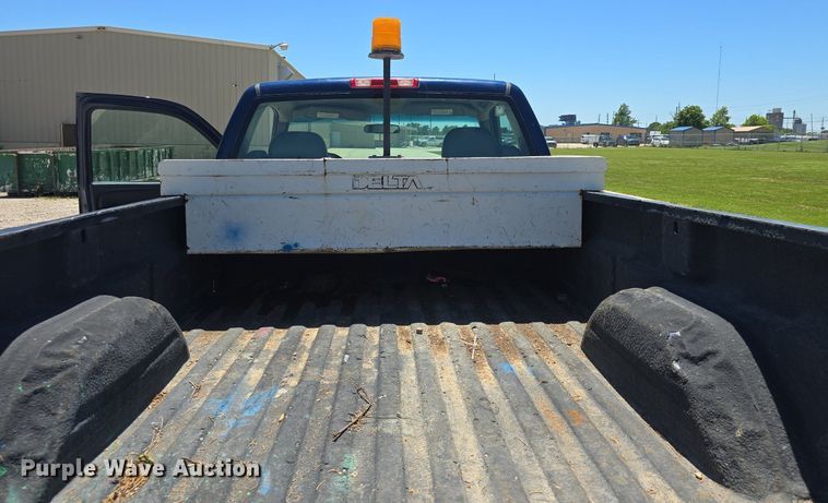 image for item DQ4387 2001 Chevrolet Silverado 1500 pickup truck