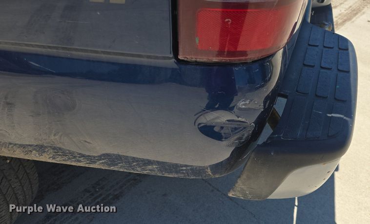 image for item DQ4387 2001 Chevrolet Silverado 1500 pickup truck