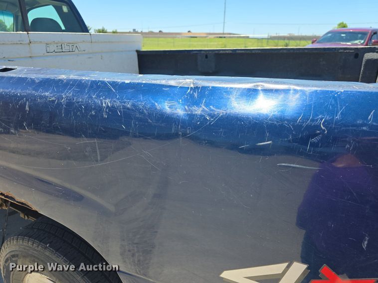 image for item DQ4387 2001 Chevrolet Silverado 1500 pickup truck