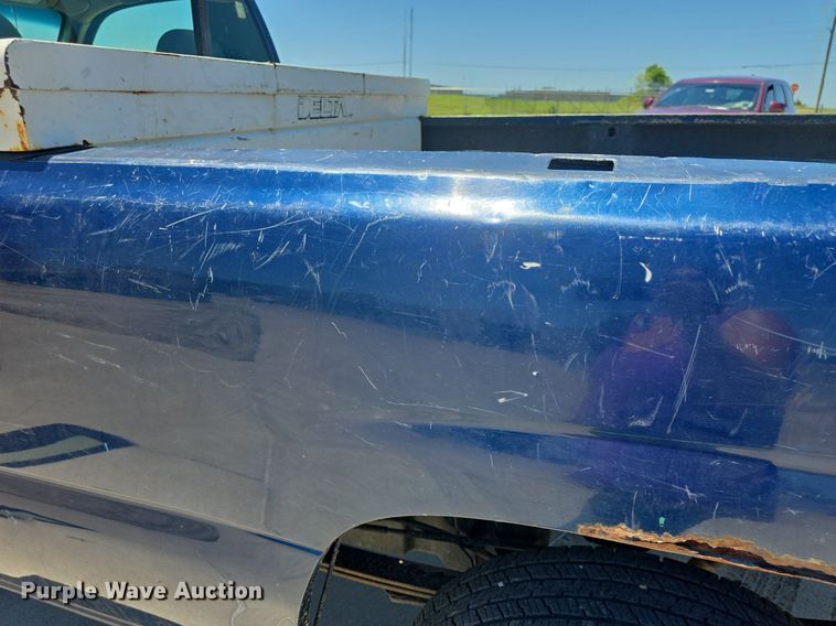 image for item DQ4387 2001 Chevrolet Silverado 1500 pickup truck