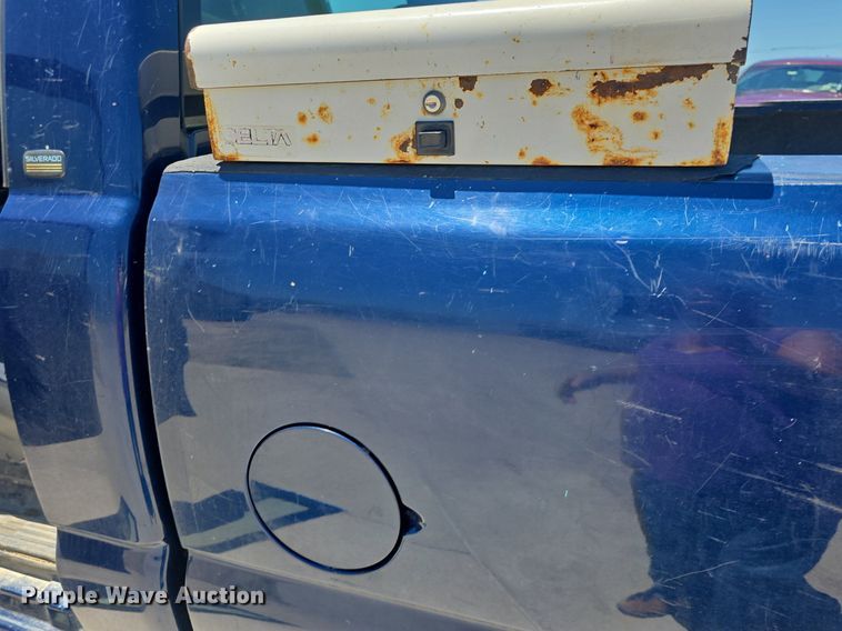 image for item DQ4387 2001 Chevrolet Silverado 1500 pickup truck