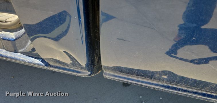 image for item DQ4387 2001 Chevrolet Silverado 1500 pickup truck