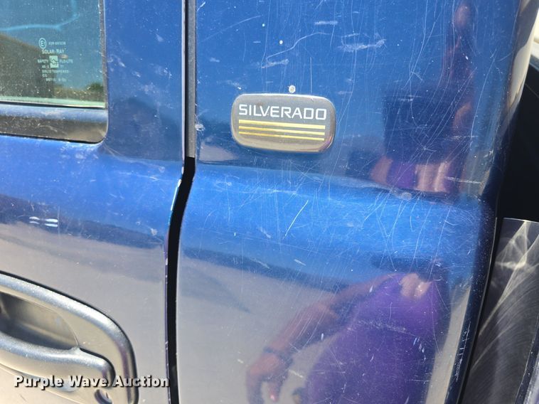 image for item DQ4387 2001 Chevrolet Silverado 1500 pickup truck