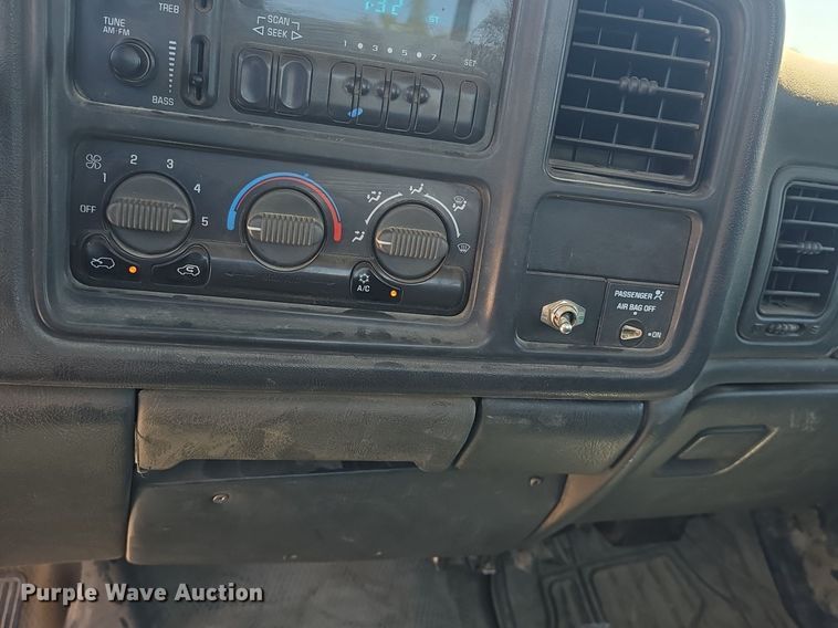 image for item DQ4387 2001 Chevrolet Silverado 1500 pickup truck