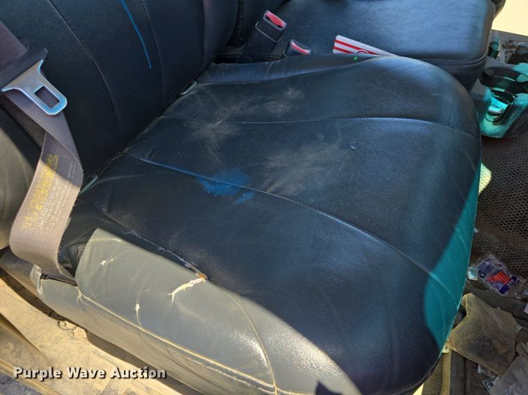 image for item DQ4387 2001 Chevrolet Silverado 1500 pickup truck