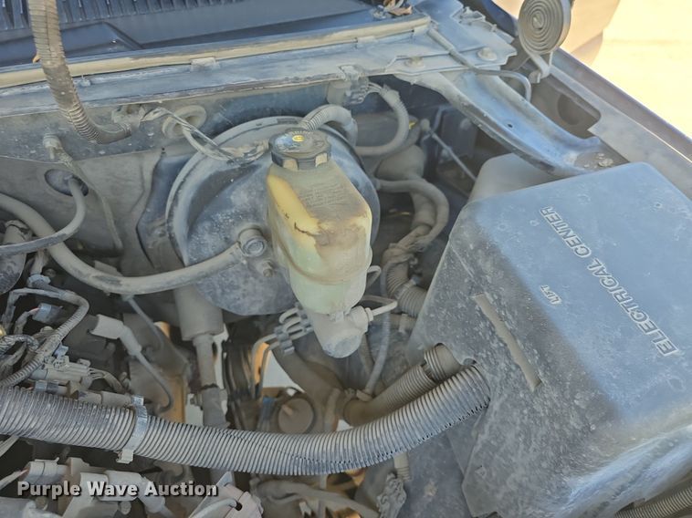 image for item DQ4387 2001 Chevrolet Silverado 1500 pickup truck