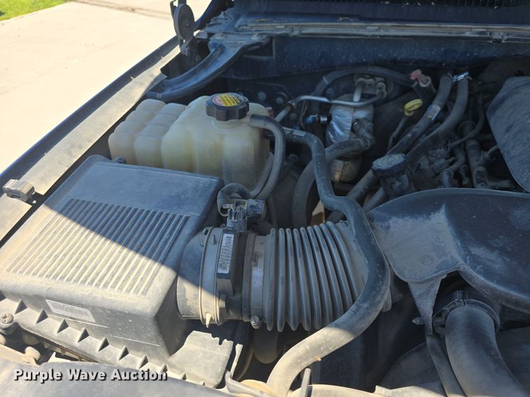 image for item DQ4387 2001 Chevrolet Silverado 1500 pickup truck