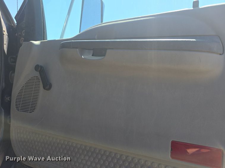 image for item DQ4390 2009 Ford F650 Super Duty XL dump truck