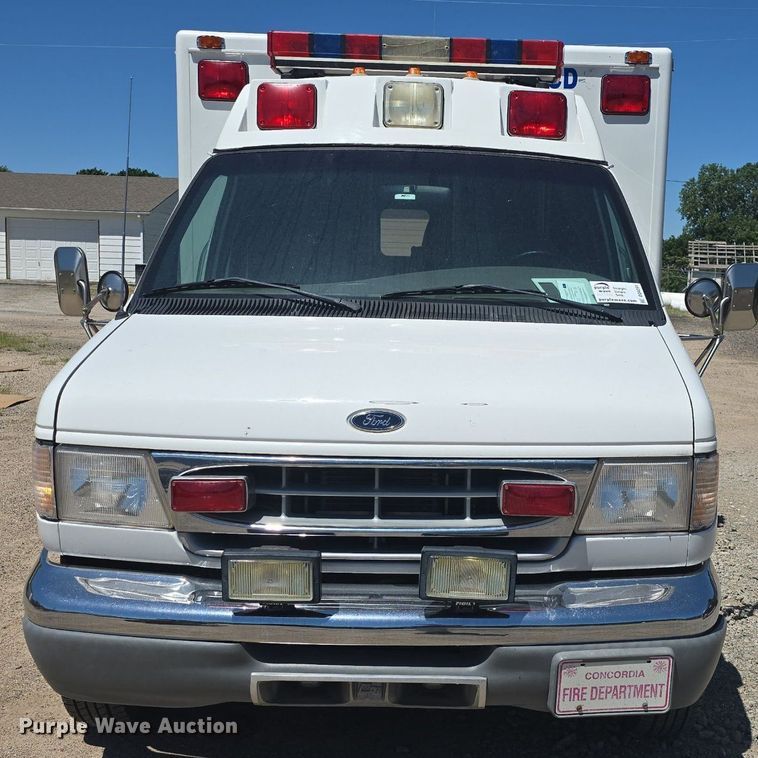 image for item DQ4391 1998 Ford E450 ambulance