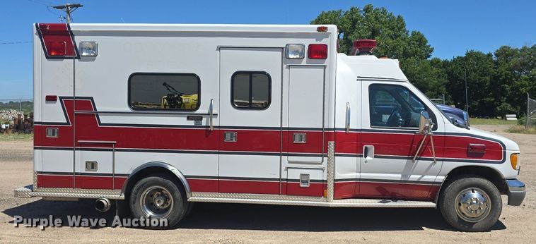 image for item DQ4391 1998 Ford E450 ambulance