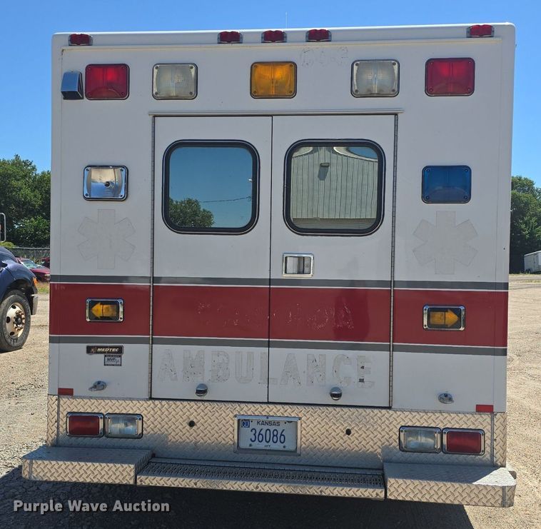 image for item DQ4391 1998 Ford E450 ambulance