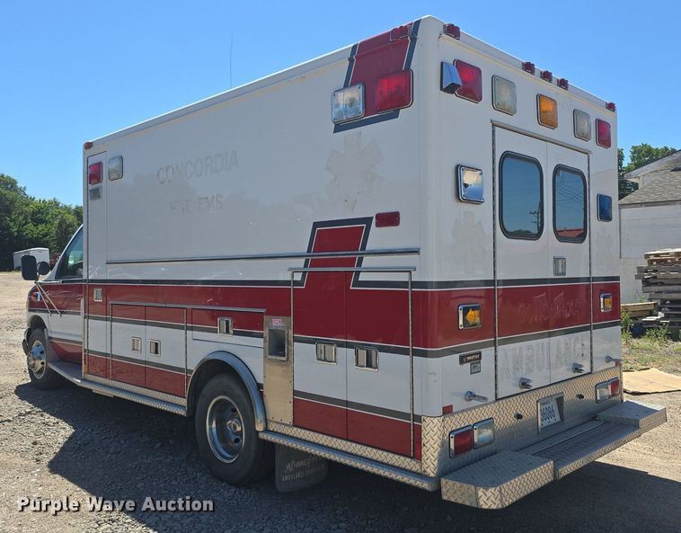 image for item DQ4391 1998 Ford E450 ambulance