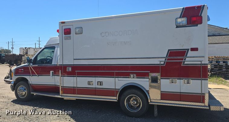 image for item DQ4391 1998 Ford E450 ambulance