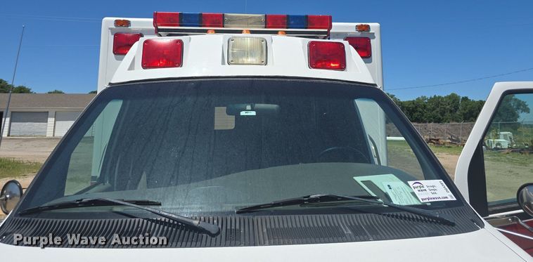 image for item DQ4391 1998 Ford E450 ambulance