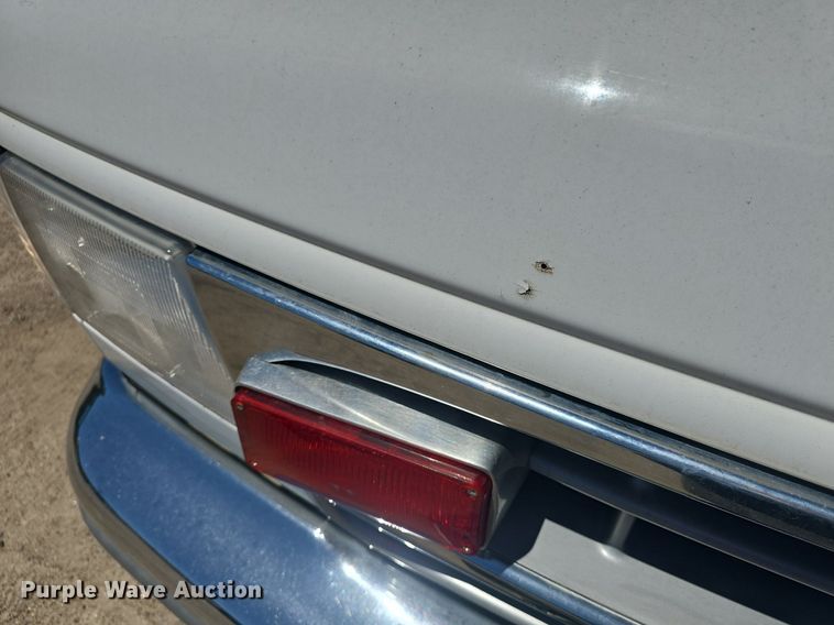 image for item DQ4391 1998 Ford E450 ambulance