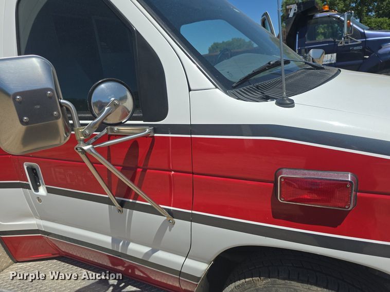 image for item DQ4391 1998 Ford E450 ambulance