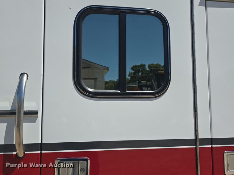 image for item DQ4391 1998 Ford E450 ambulance