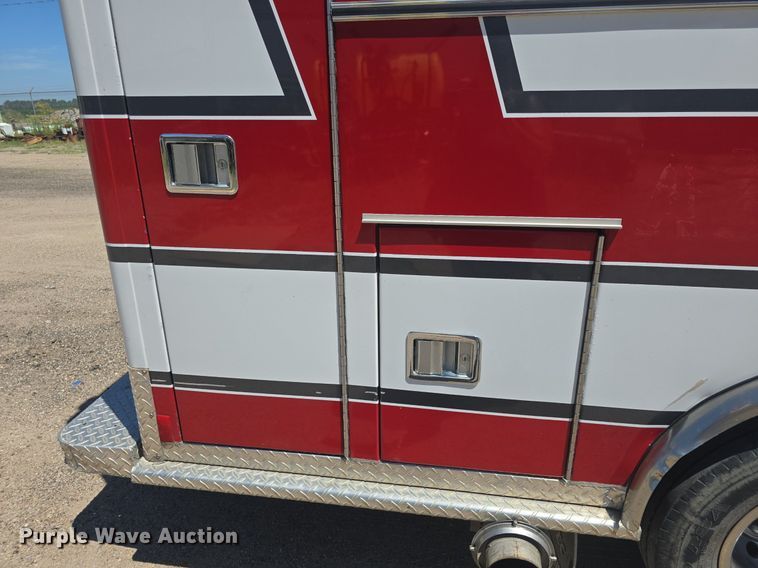 image for item DQ4391 1998 Ford E450 ambulance