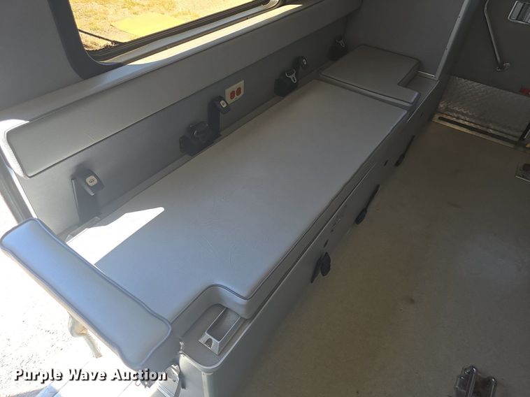 image for item DQ4391 1998 Ford E450 ambulance