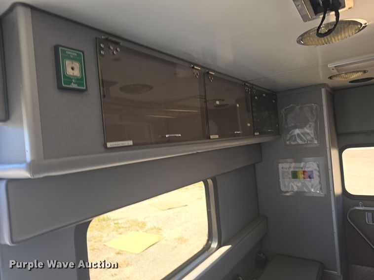 image for item DQ4391 1998 Ford E450 ambulance