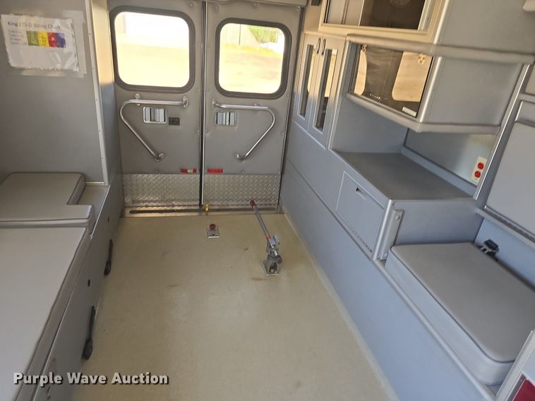 image for item DQ4391 1998 Ford E450 ambulance