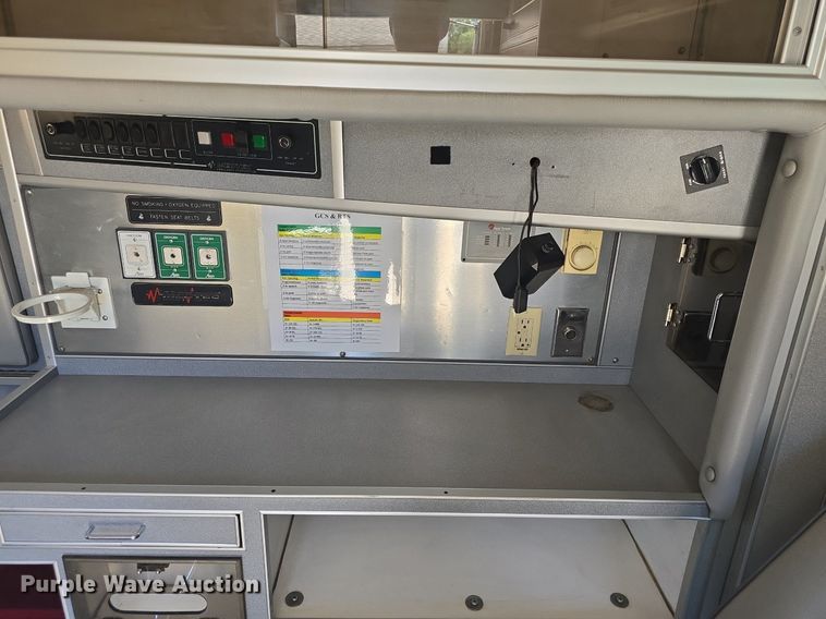 image for item DQ4391 1998 Ford E450 ambulance