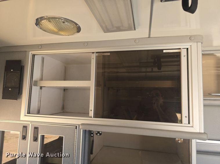 image for item DQ4391 1998 Ford E450 ambulance