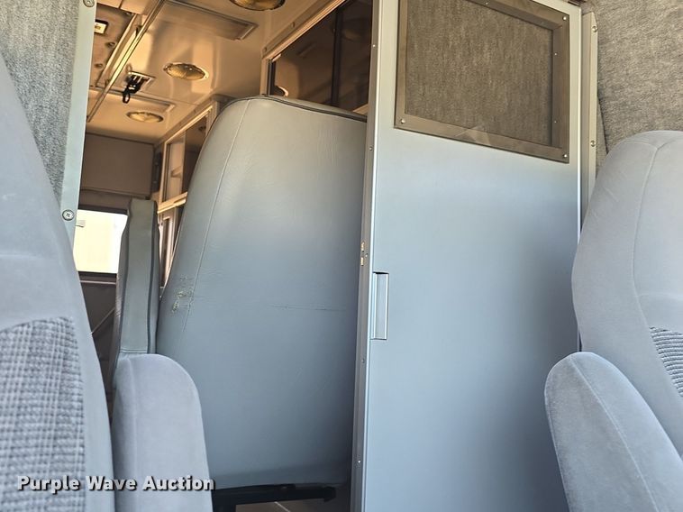 image for item DQ4391 1998 Ford E450 ambulance