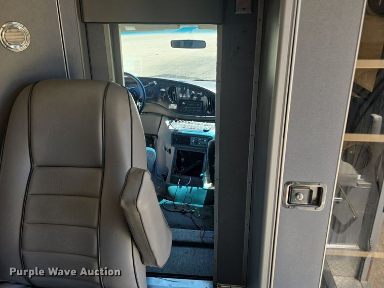 image for item DQ4391 1998 Ford E450 ambulance