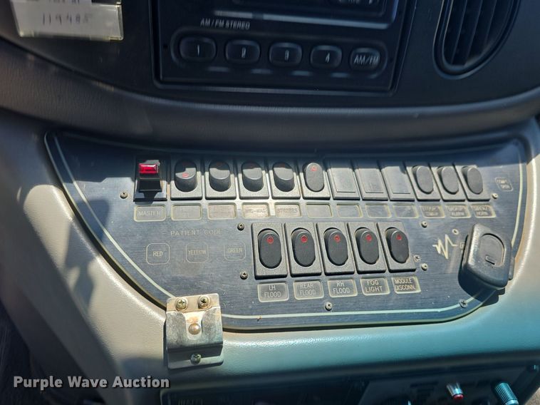 image for item DQ4391 1998 Ford E450 ambulance