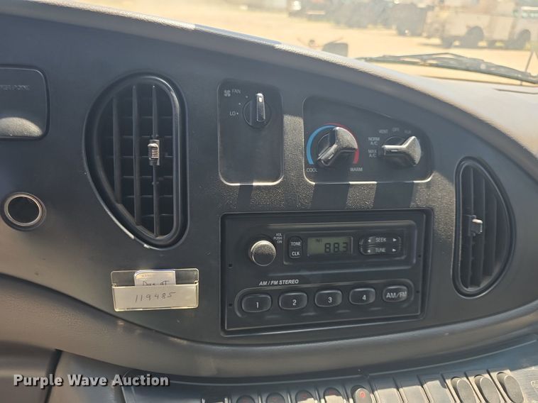 image for item DQ4391 1998 Ford E450 ambulance