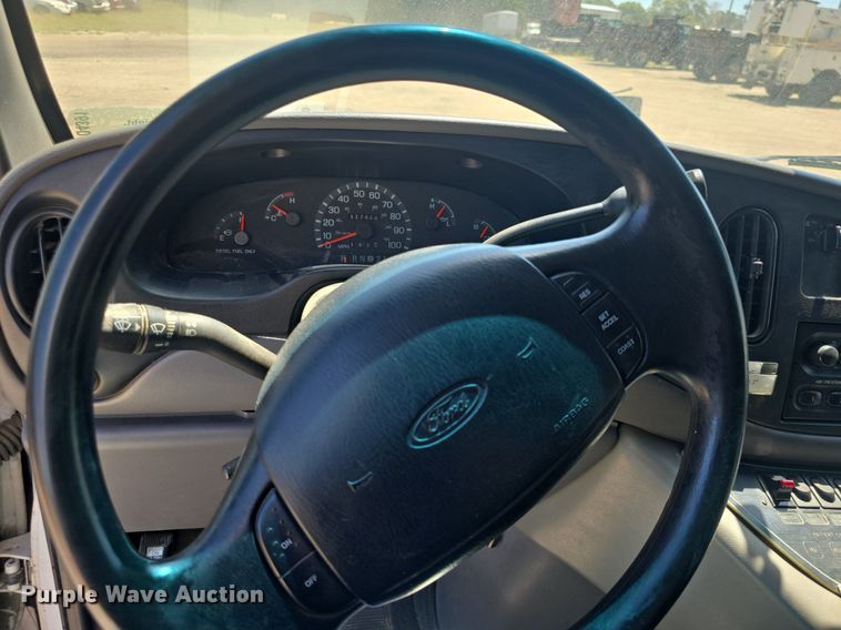 image for item DQ4391 1998 Ford E450 ambulance