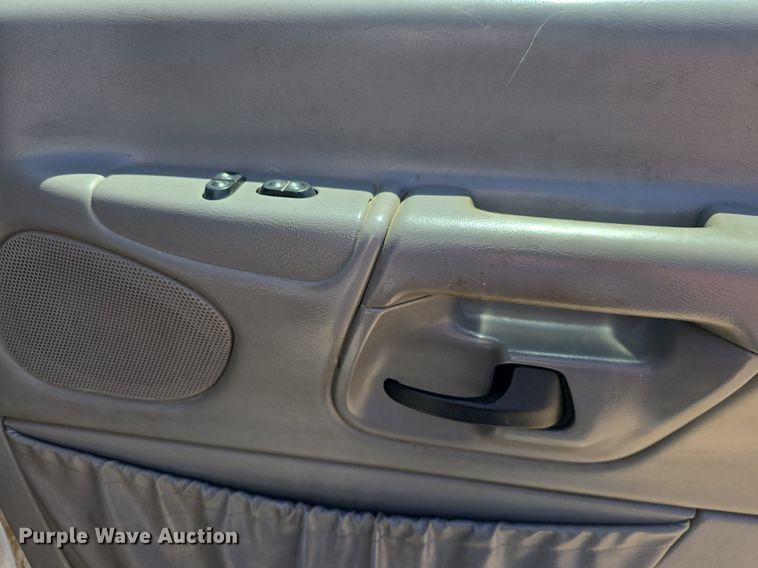 image for item DQ4391 1998 Ford E450 ambulance