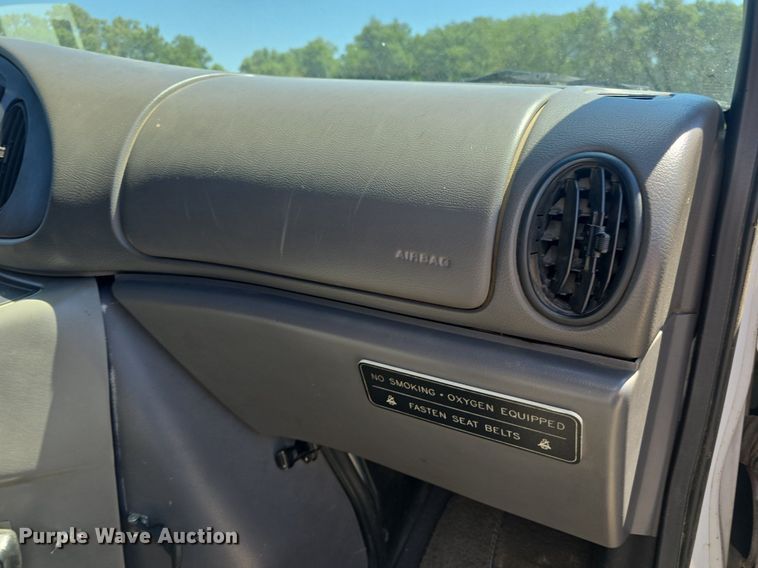 image for item DQ4391 1998 Ford E450 ambulance