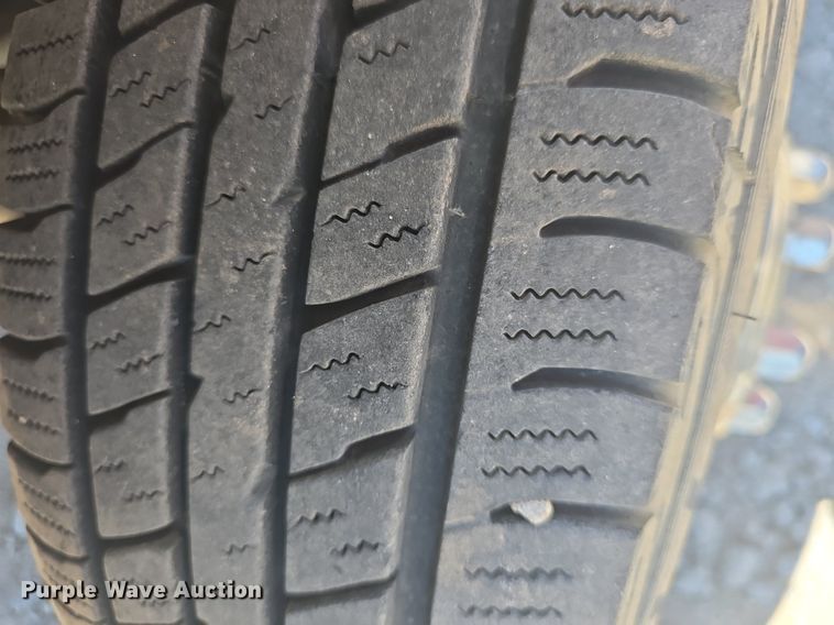 image for item DQ4391 1998 Ford E450 ambulance