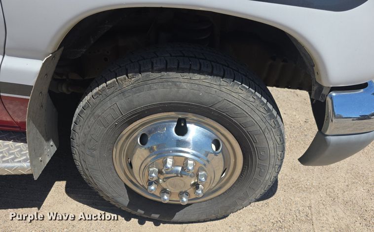 image for item DQ4391 1998 Ford E450 ambulance