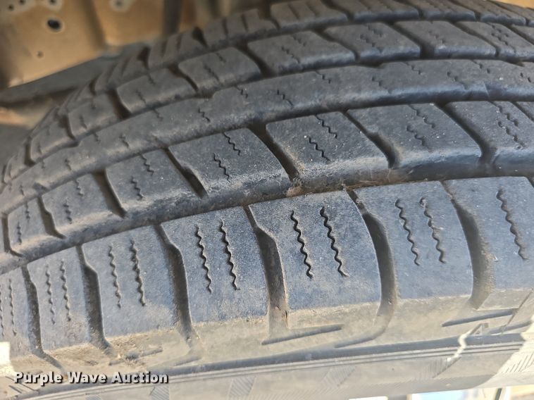 image for item DQ4391 1998 Ford E450 ambulance