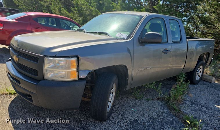 image for item DQ4399 2013 Chevrolet Silverado 1500 Ext. Cab pickup truck