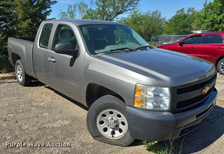 image for item DQ4399 2013 Chevrolet Silverado 1500 Ext. Cab pickup truck