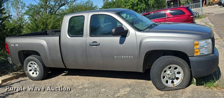 image for item DQ4399 2013 Chevrolet Silverado 1500 Ext. Cab pickup truck