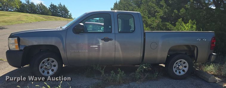 image for item DQ4399 2013 Chevrolet Silverado 1500 Ext. Cab pickup truck