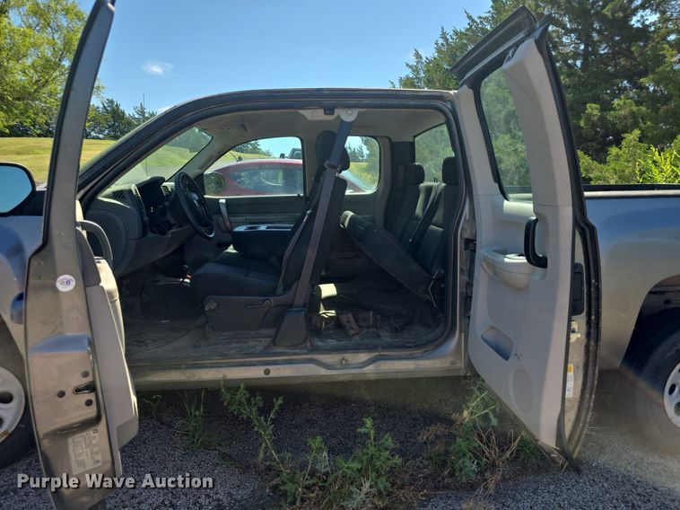 image for item DQ4399 2013 Chevrolet Silverado 1500 Ext. Cab pickup truck