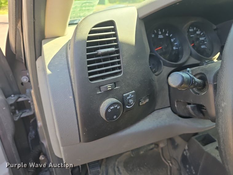 image for item DQ4399 2013 Chevrolet Silverado 1500 Ext. Cab pickup truck