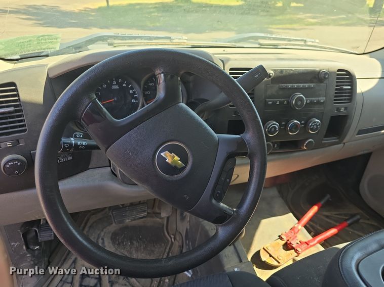 image for item DQ4399 2013 Chevrolet Silverado 1500 Ext. Cab pickup truck