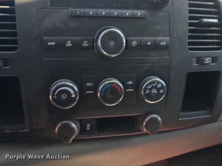 image for item DQ4399 2013 Chevrolet Silverado 1500 Ext. Cab pickup truck