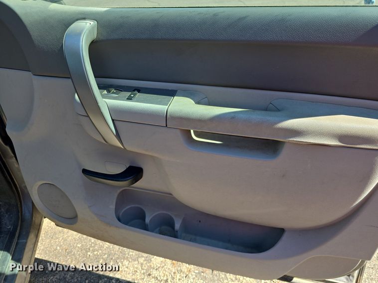 image for item DQ4399 2013 Chevrolet Silverado 1500 Ext. Cab pickup truck