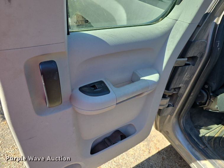 image for item DQ4399 2013 Chevrolet Silverado 1500 Ext. Cab pickup truck