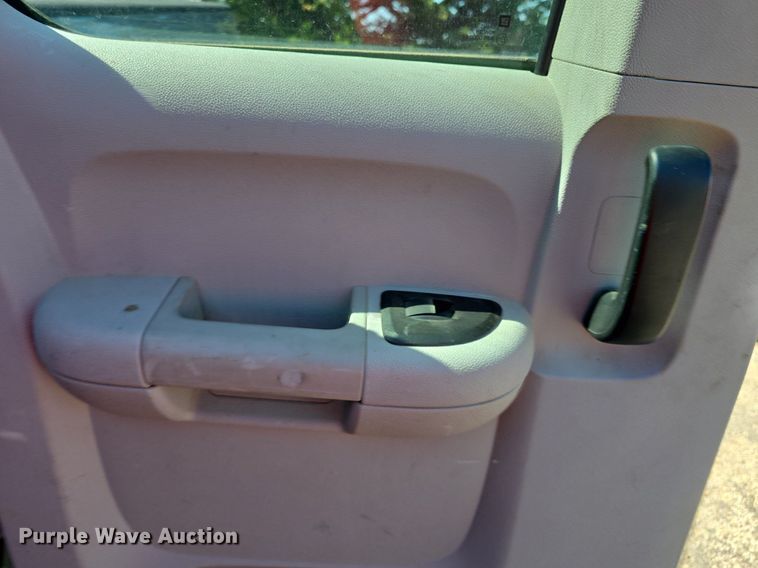 image for item DQ4399 2013 Chevrolet Silverado 1500 Ext. Cab pickup truck